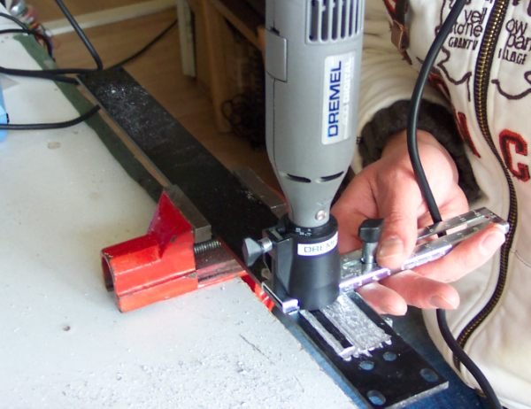 100_2393a.jpg (55.65 KiB) 69962 keer bekeken Frontje frezen voor display NICAM encoder